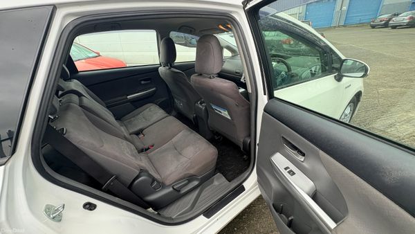 Toyota Prius Alpha Hybrid 7 Seater 2013 380396946