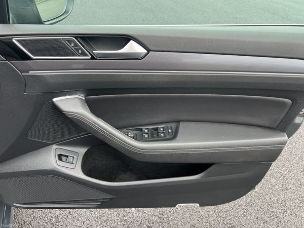 2017 (172) Volkswagen Passat R Line 2.0 - Sunroof 380300572