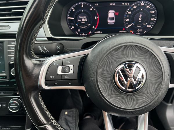 2017 (172) Volkswagen Passat R Line 2.0 - Sunroof 380300578