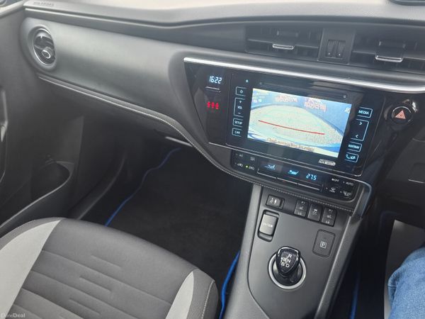 Toyota Auris Estate Hybrid2017 380332950