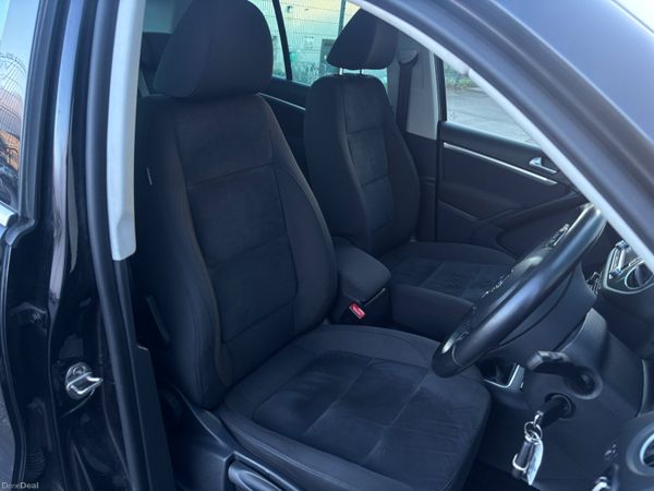 Volkswagen Tiguan SPORT LOW MILEAGE 380493450