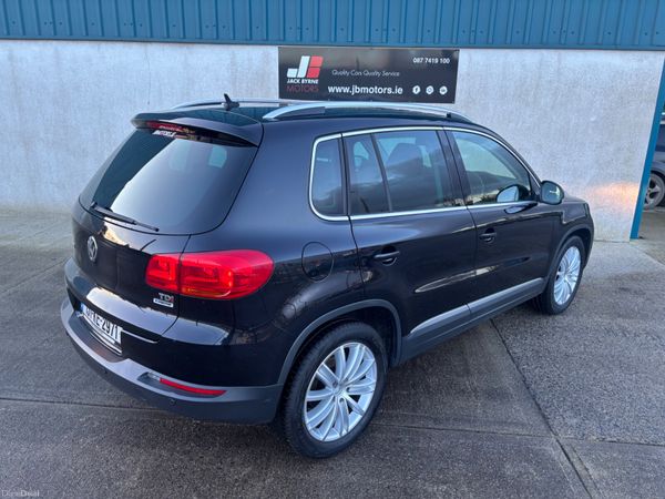 Volkswagen Tiguan SPORT LOW MILEAGE 380493460