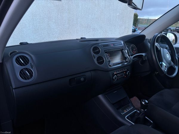 Volkswagen Tiguan SPORT LOW MILEAGE 380493490