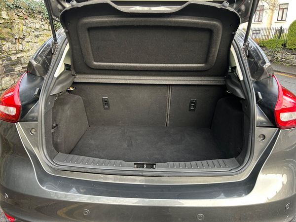 2018 FORD FOCUS ZETEC SERVICE HISTORY 380580698