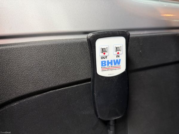 2021 RENAULT TRAFIC WHEEL CHAIR BUS. 8 SEATER 380501370