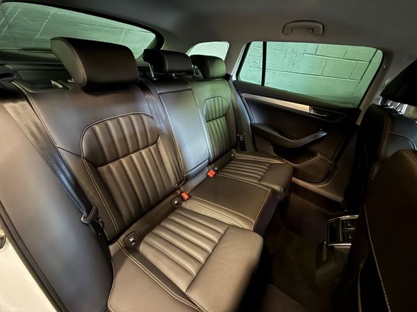 221 Skoda Superb 1.4 TSI PHEV SE Exe DSG Estate 380511068