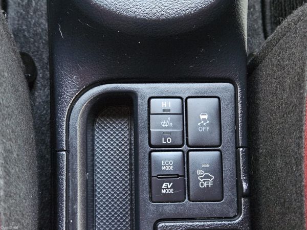 2017 Toyota Vitz Jewela Hybrid Automatic 380538002