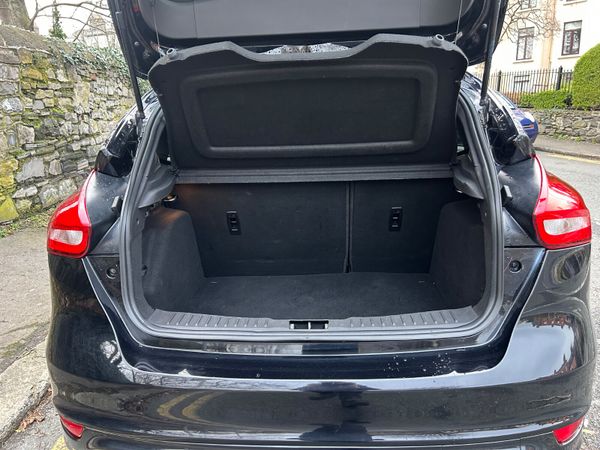 2017 FORD FOCUS ST LINE SERVICE HISTORY 380779976