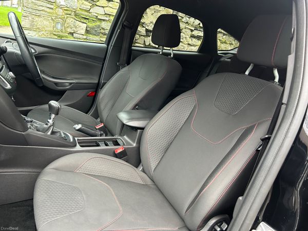 2017 FORD FOCUS ST LINE SERVICE HISTORY 380779904