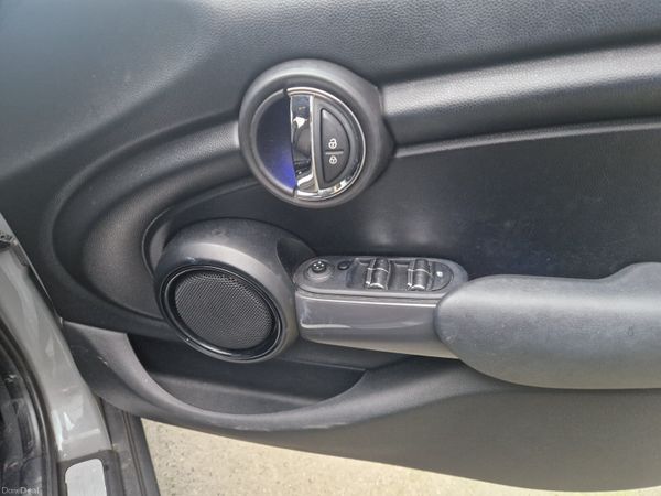 Mini Cooper AUTO , WARRANTY ,FINANCE ,VERY LOW KMS 380874860