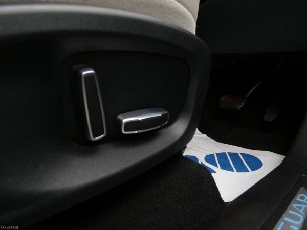 Jaguar F-Pace RWD 2.0 D 180PS Chequered Flag Auto 380916436