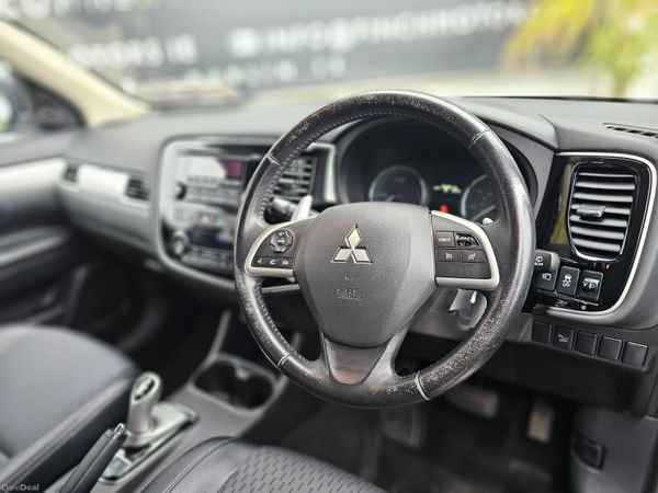 MITSUBISHI OUTLANDER PHEV 4X4 // LOW MILEAGE 381069858