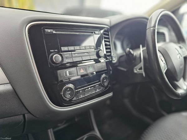 MITSUBISHI OUTLANDER PHEV 4X4 // LOW MILEAGE 381069876