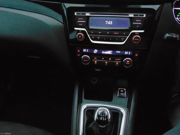 NISSAN QASHQAI 1.5 SV MY16 E6 4DR 381071156