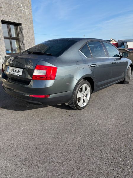 Skoda Octavia 2015 381093014