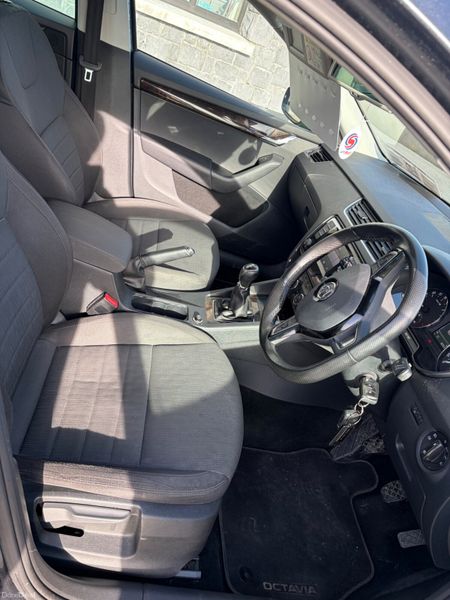 Skoda Octavia 2015 381093020