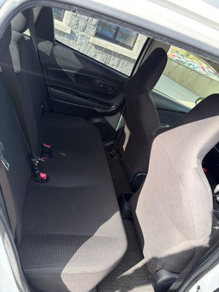 Toyota Vitz 2015 381122942