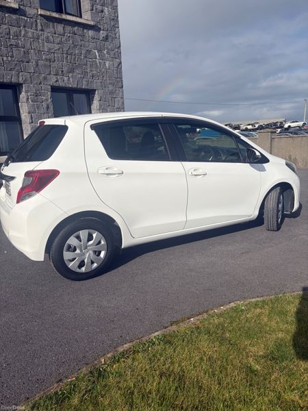 Toyota Vitz 2015 381122920