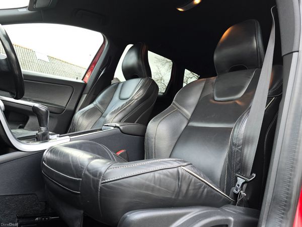 151 Volvo XC60 D4 R-DESIGN LUXURY 381241824