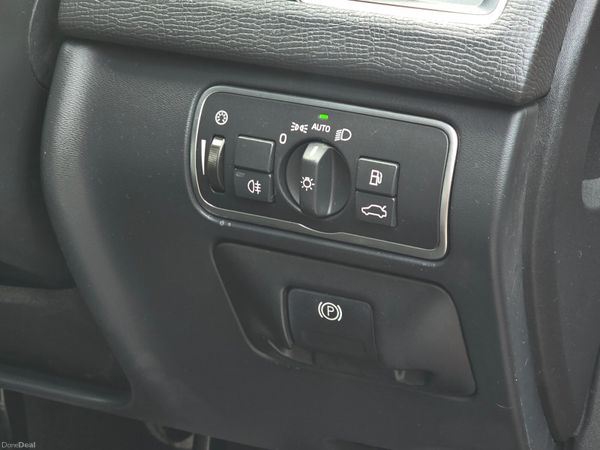 151 Volvo XC60 D4 R-DESIGN LUXURY 381241834