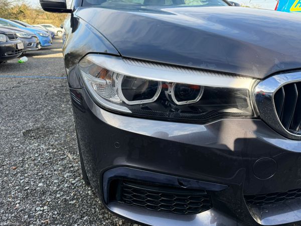 BMW 5-Series 2018 381229344