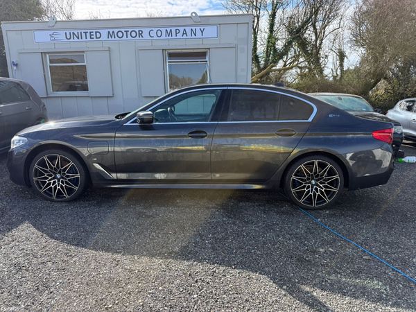 BMW 5-Series 2018 381229348