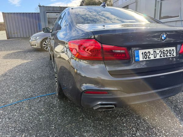 BMW 5-Series 2018 381229368