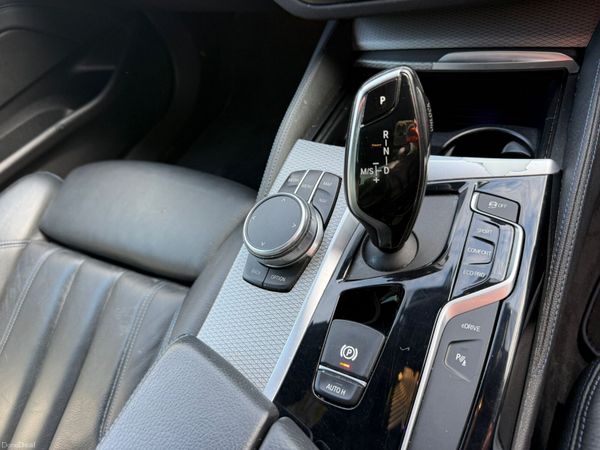 BMW 5-Series 2018 381229370