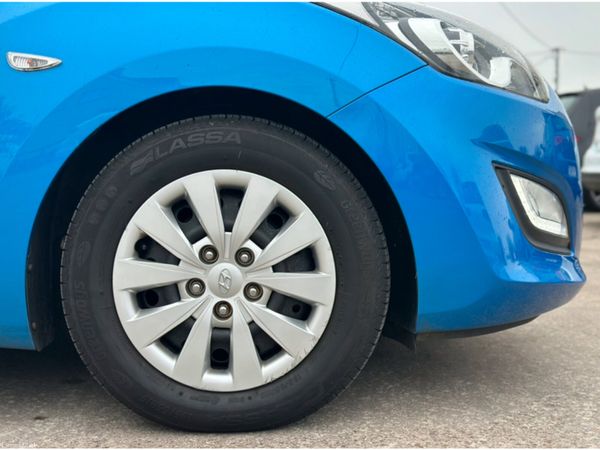 Hyundai i30 BLUE 110PS 5DR SDRIVE 381236384