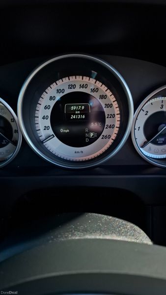 Mercedes-Benz E-Class 2016 381237274