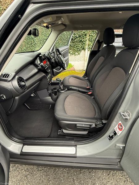 Mini Cooper AUTO , WARRANTY ,FINANCE ,VERY LOW KMS 381239974