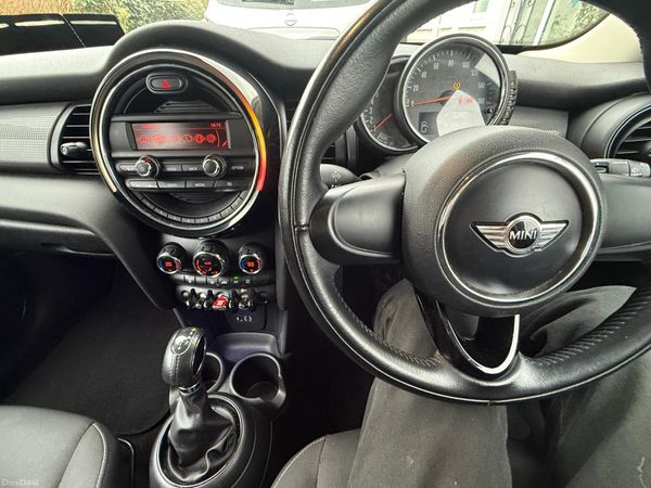 Mini Cooper AUTO , WARRANTY ,FINANCE ,VERY LOW KMS 381239906