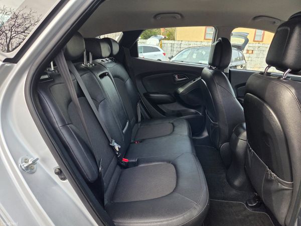 Stunning High Spec Hyundai ix35 381343632