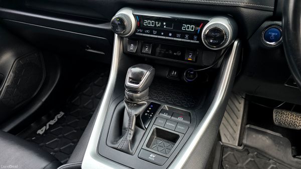 🔥 2019 Toyota RAV4 2.5 Hybrid SOL Automatic 381391660