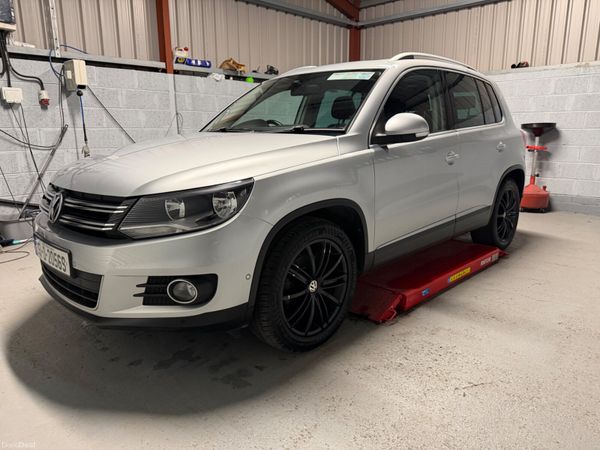 Volkswagen Tiguan 2015       ONLY 117k  ! 381394224