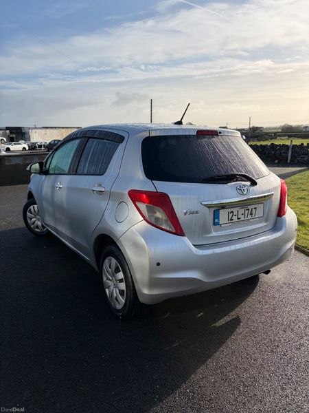 Toyota Vitz 2012 381314770