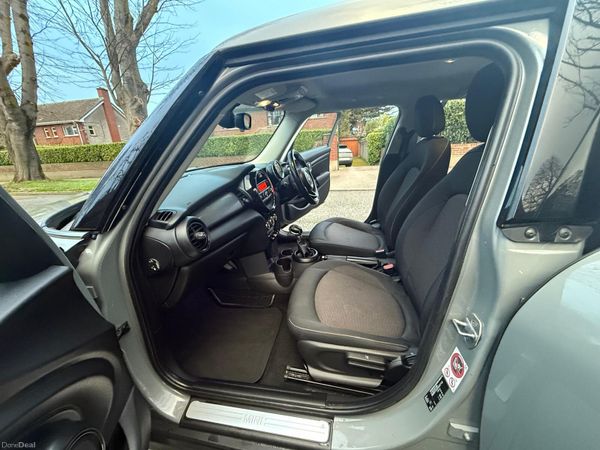 Mini Cooper AUTO , WARRANTY ,FINANCE ,VERY LOW KMS 381334310