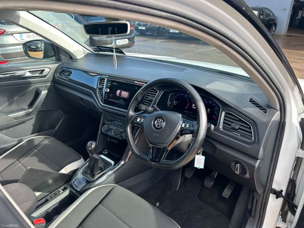Volkswagen T-Roc 2018 381405808