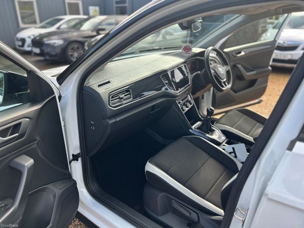 Volkswagen T-Roc 2018 381405816