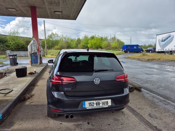Volkswagen Golf 2015 381435774