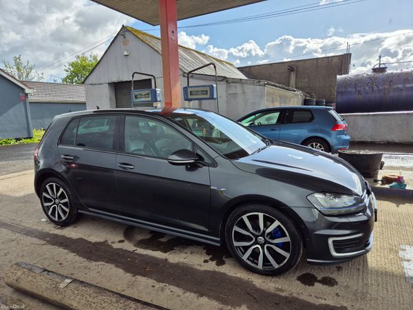 Volkswagen Golf 2015 381435778