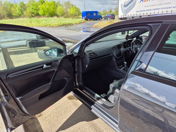 Volkswagen Golf 2015 381435782