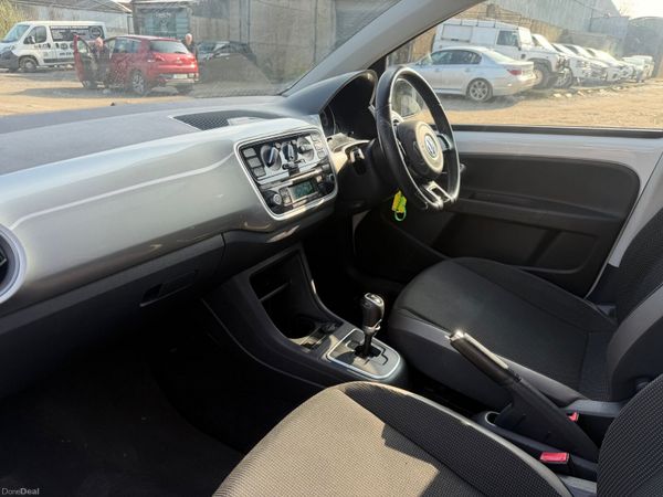 12 Volkswagen up! With Sun Roof 381545942