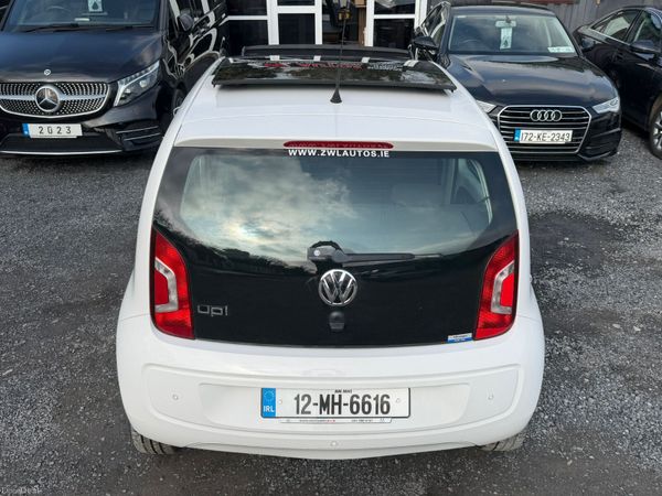12 Volkswagen up! With Sun Roof 381545924