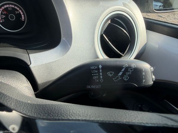 12 Volkswagen up! With Sun Roof 381545928