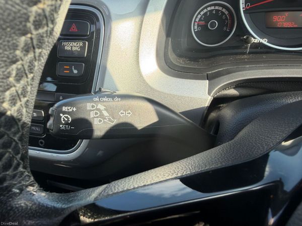 12 Volkswagen up! With Sun Roof 381545930