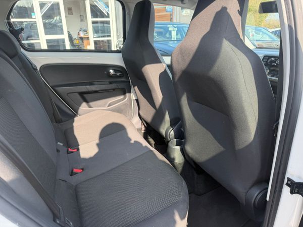 12 Volkswagen up! With Sun Roof 381545934