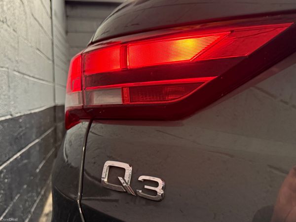222 Audi Q3 1.4 45 TFSi E Sport Tech 381570350