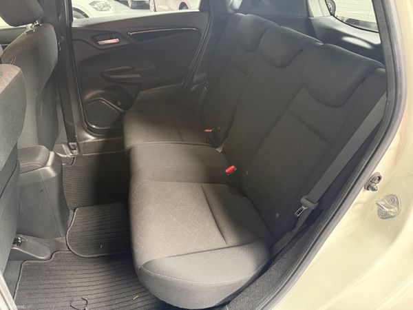 2015 HondaJAZZ/ Fit 1.5 Hybrid Automatic 381598784