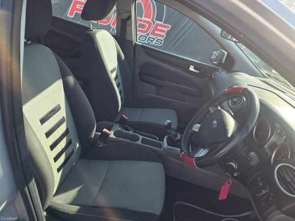 Ford Focus 2011 381530276